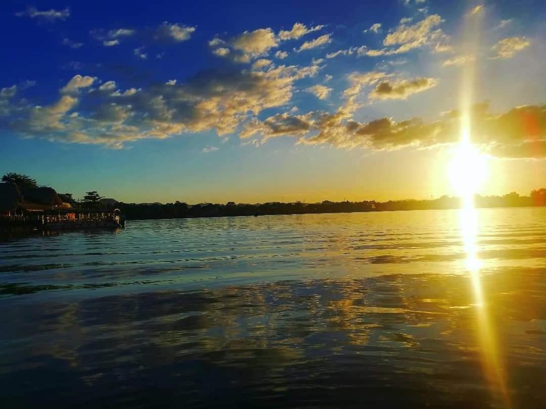 Hotel Colibri Peten フローレス エクステリア 写真