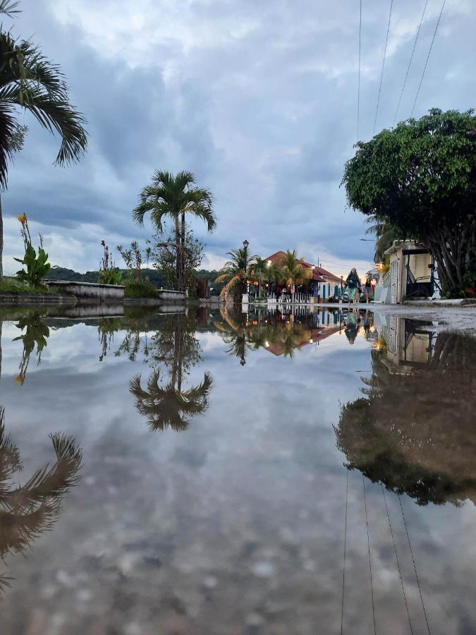 Hotel Colibri Peten フローレス エクステリア 写真